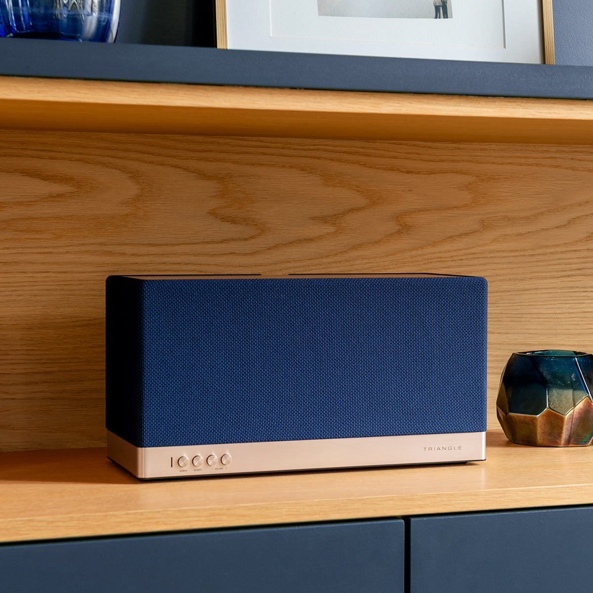 triangle-hifi-enceinte-aio3-enceinte-tout-en-un-bluetooth-wifi-AIO-bleu-picture-lifestyle